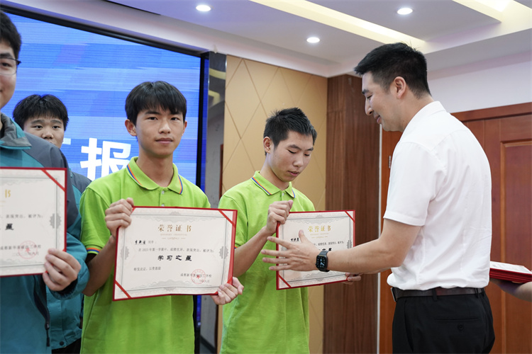 凝心聚力，收獲碩果|成都新華畢業(yè)階段答辯圓滿禮成