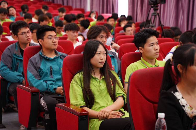 凝心聚力，收獲碩果|成都新華畢業(yè)階段答辯圓滿禮成