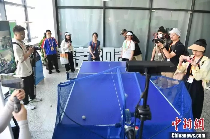 成都大運(yùn)會＂機(jī)器人總動員”