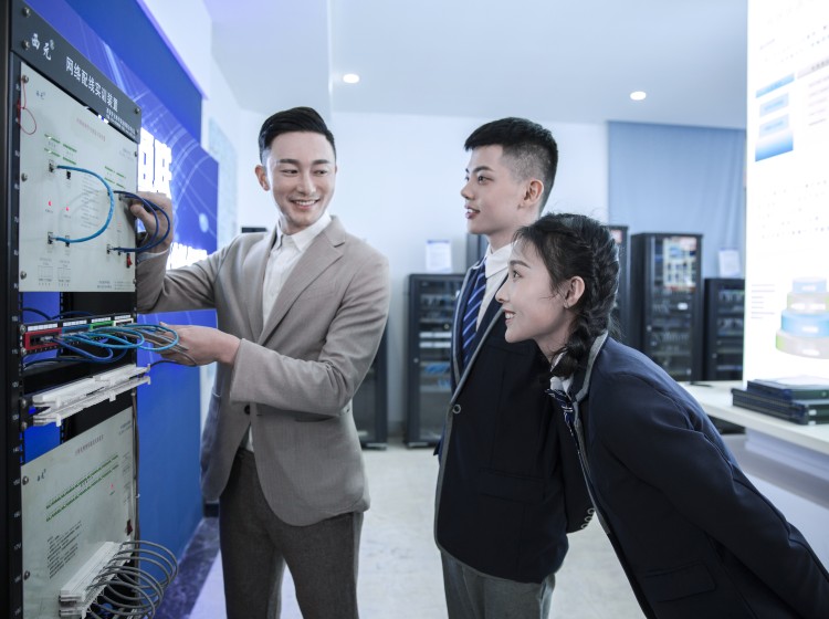 <b>雙向奔赴！成都新華產教融合譜寫新篇章</b>