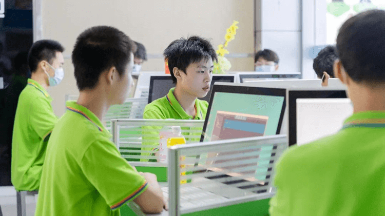 致家長(zhǎng)：你還在為孩子上學(xué)煩惱？