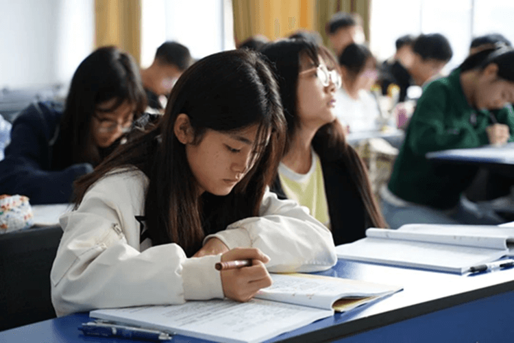 高職單招考試越來(lái)越近了，應(yīng)該怎么復(fù)習(xí)備考呢