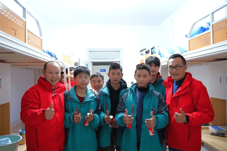 成都新華2024年春季首批新生入學教育