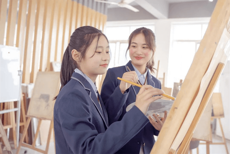 孩子不想上學(xué)，選擇打工還是來成都新華學(xué)技術(shù)