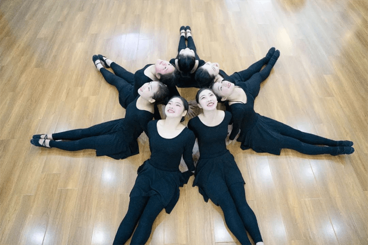 孩子不想上學(xué)，選擇打工還是來成都新華學(xué)技術(shù)