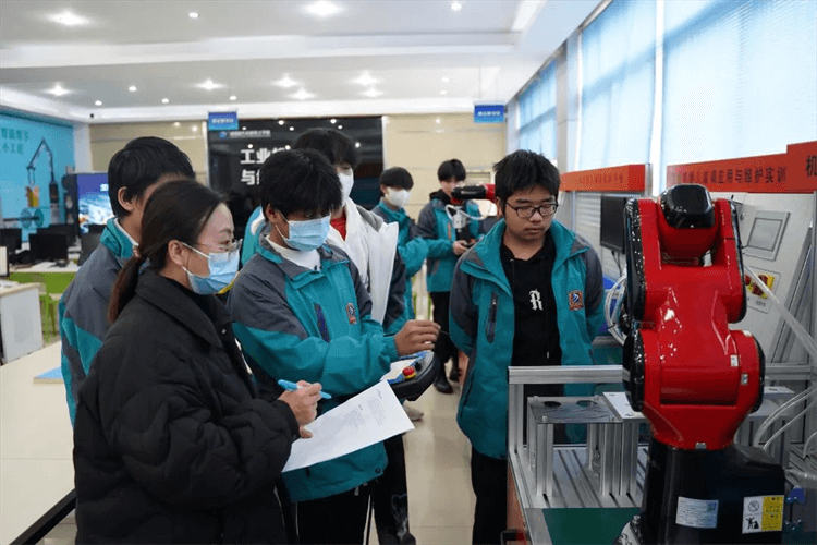 孩子不想上學(xué)，選擇打工還是來成都新華學(xué)技術(shù)