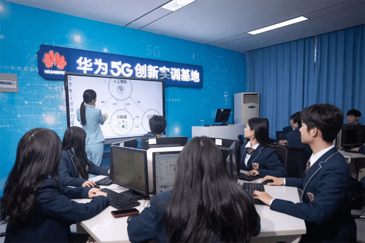 孩子不想上學(xué)，選擇打工還是來成都新華學(xué)技術(shù)