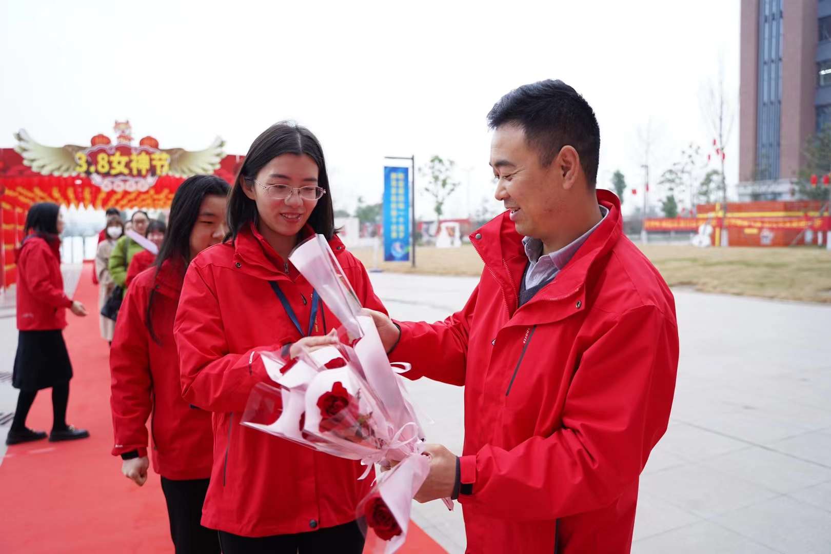 婦女節(jié)！獻給所有成都新華的女老師們