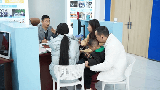 <b>職教面對面，成都新華330咨詢周來啦！</b>