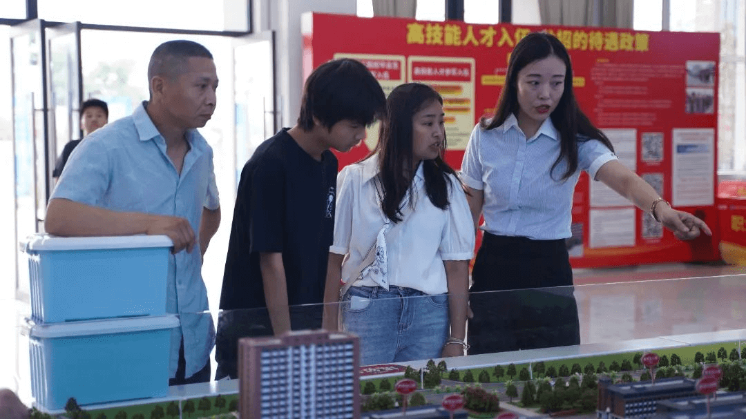 中考成績已陸續出爐，成都新華報名火熱