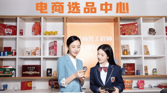 <b>在成都新華，同學(xué)們是怎么上課的？</b>