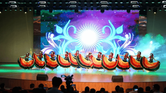 <b>勇敢追夢(mèng)，你只管努力，其他的交給成都新華</b>