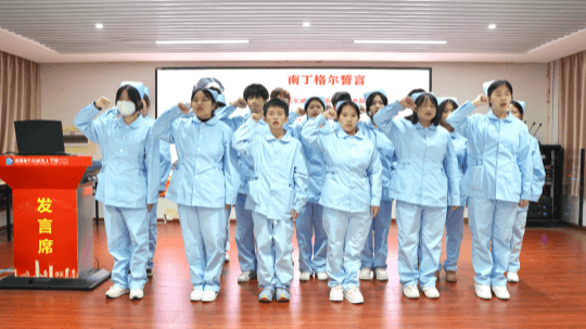 <b>每天一個(gè)斷舍離，在成都新華成為更好的自己</b>