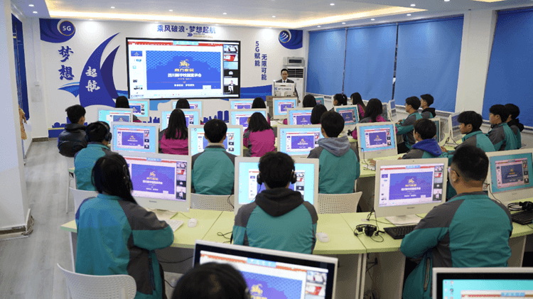 二次擇校為什么選擇成都新華，他們說(shuō)了這些心里話