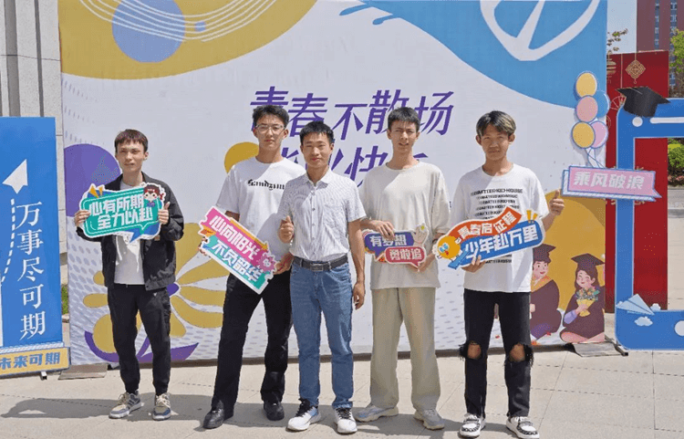 成都新華2025畢業典禮圓滿舉行