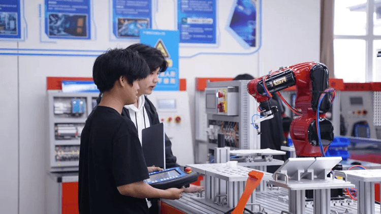 別再誤解！一文讀懂孩子真實的職校生活日常