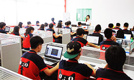 天貓創業與運營班實訓認真上課的學生